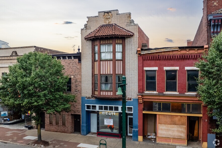 Mixed-Use Commercial Building | Retail, Office & Residential Opportunity | 225 E. 8th Ave Homestead
